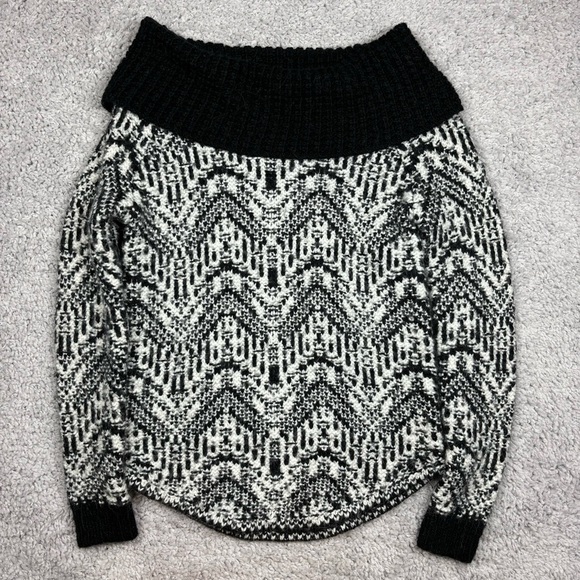 Abercrombie and Fitch Sweater Womens Extra Small Soft Cowl Neck Geometric Church - Picture 1 of 4